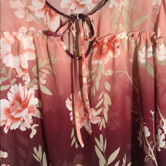 Soho New York & company Sheer floral top. Ombré. - Picture 5 of 5